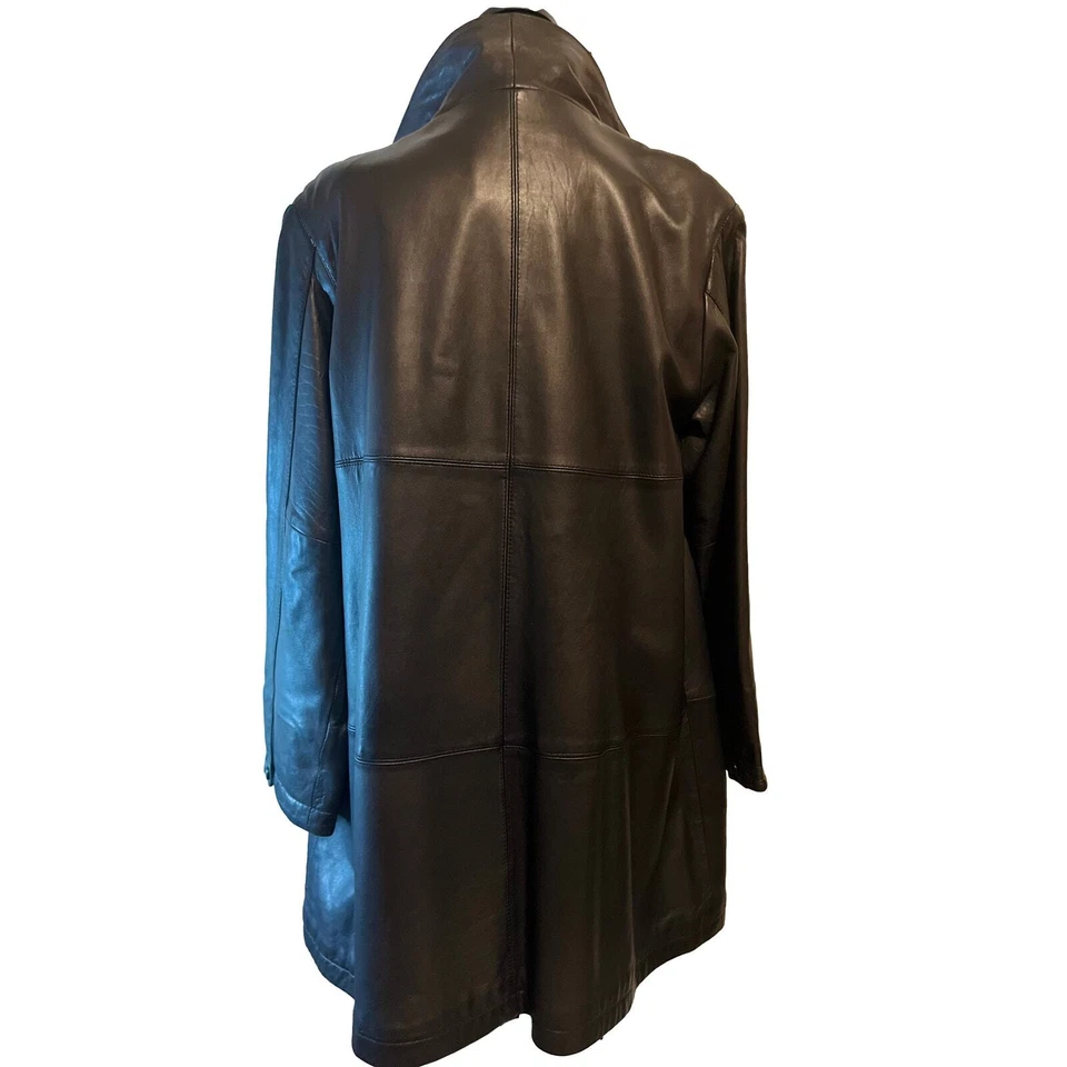 Jaqueta de couro preta assinatura parisiense em excelente estado usado tamanho P - Imagem 3 de 4