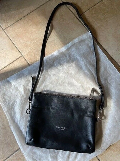 Bolso Bandolera Mensajero HALSTON Heritage Cuero Negro Doble Cremallera Tamaño Mediano  Foto 2 de 4