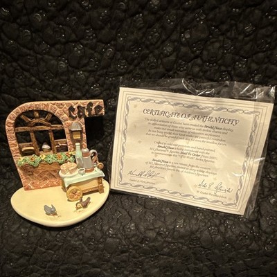 Goebel M.I. Hummel Strudel Haus Porcelain Figurine 1999 Boxed COA
