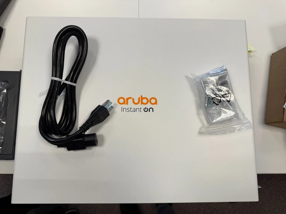 Aruba Instant on Switch Series 1960 24G 2XT 2XF 370W (JL807A#ABA) - Image 2 of 3
