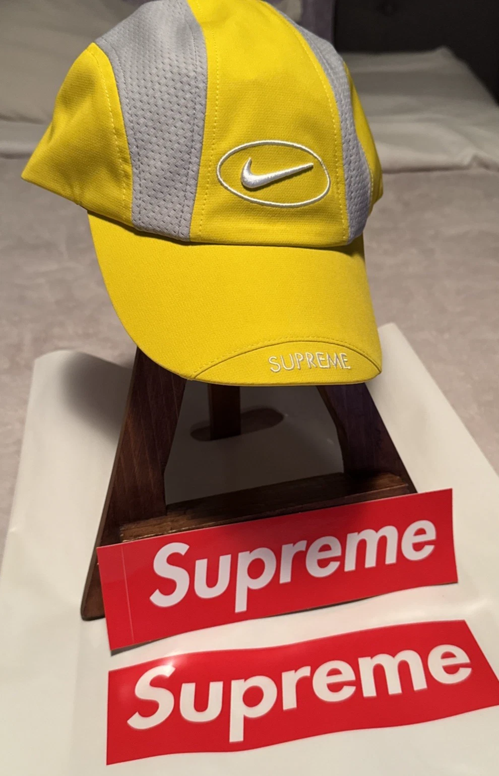 Casquette chapeau de course Supreme X Nike jaune SS25 M/L ajustable neuve avec étiquettes (cadeau gratuit)