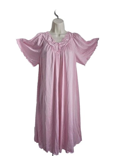 Shadowline Women's Silhouette Lace Vintage Babydoll Nightie