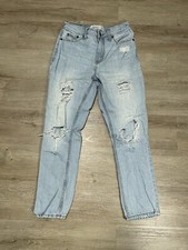 Abercrombie  Fitch Girlfriend Jean Women  s Sz 25 / 0 Blue Light Wash Distressed