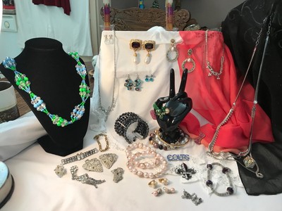 Bling Glamour Lot Of Jewelry Earringsbraceletsringsnecklacespins More Ebay - 