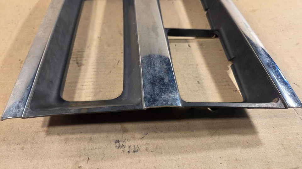 1993-1995 Chevrolet G10 G20 G30 OEM Passenger Tail Light Trim Bezel 15685966 - Image 2 of 4