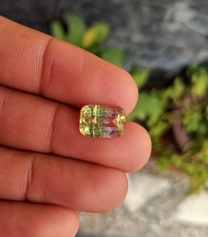 Natural Bi-Color Tourmaline 4.45 Carats Loose Gemstone from Afghanistan - Image 2 of 4