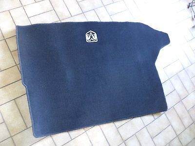 Tapis de coffre Dodge Caliber pour transporter vos chiens et équipements de sport sans tache
