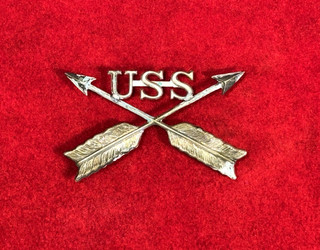 RARE INDIAN WARS ERA " USS " UNITED STATES SCOUTS HAT INSIGNIA