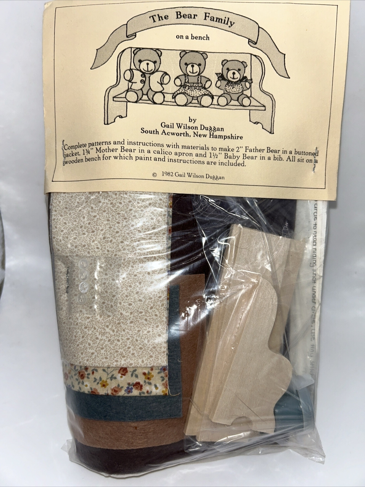 Gail Wilson Duggan Kit  The Bear Family On A Bench  1982 -Sealed