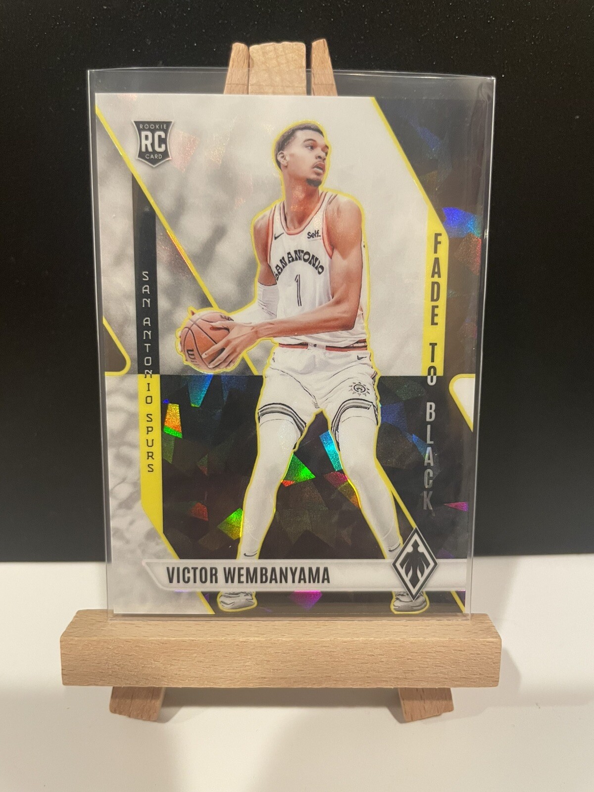 2023-24 Panini Phoenix Victor Wembanyama Fade To Black - White Ice /125