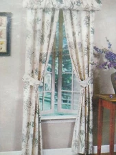 Home Essential 5 Piece Set Window Curtain 60x84 Heather Floral Valance Green A21