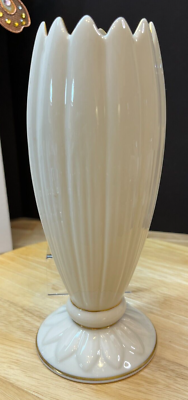 DECORTÉ Eternal Bloom Collection Lenox Porcelain Gothic Collection Closed Bloom Blossom 9