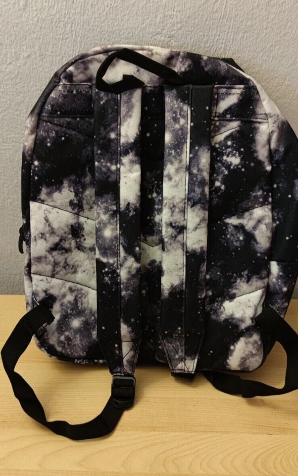 Hype Rucksack hauptsächlich schwarz mit weißen Mustern - Bild 3 von 3