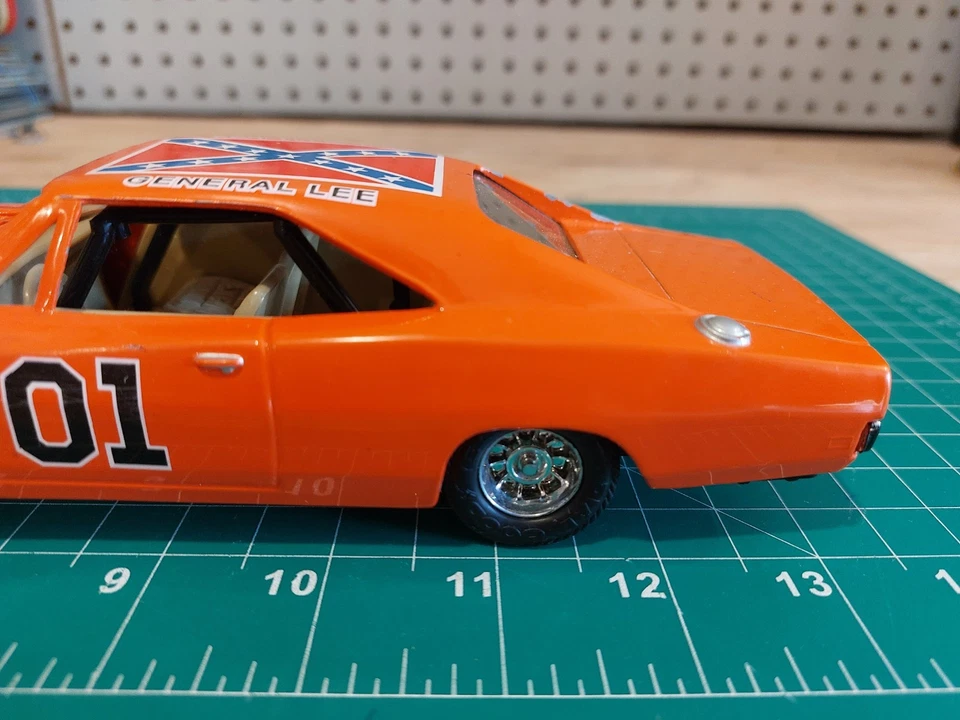 2004 DUKES OF HAZZARD GENERAL LEE ERTL 1:24 SCALE w/ Hidden Autograph Tom Wopat - Image 3 of 4