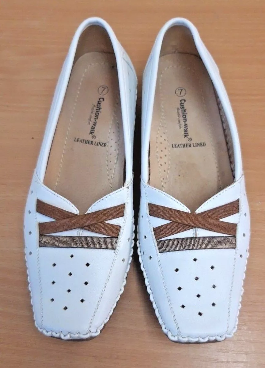 Cushion walk flexible comfort hotsell shoes