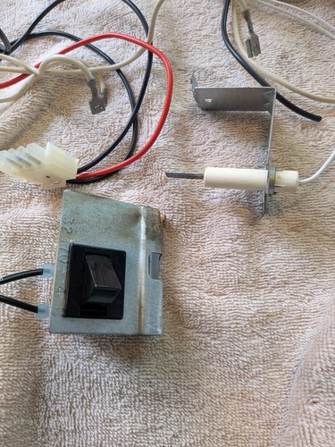 Carrier Gas Furnace Door Switch 326706-4 and Ignitor 329749-401 Kyocera LH33ZG0