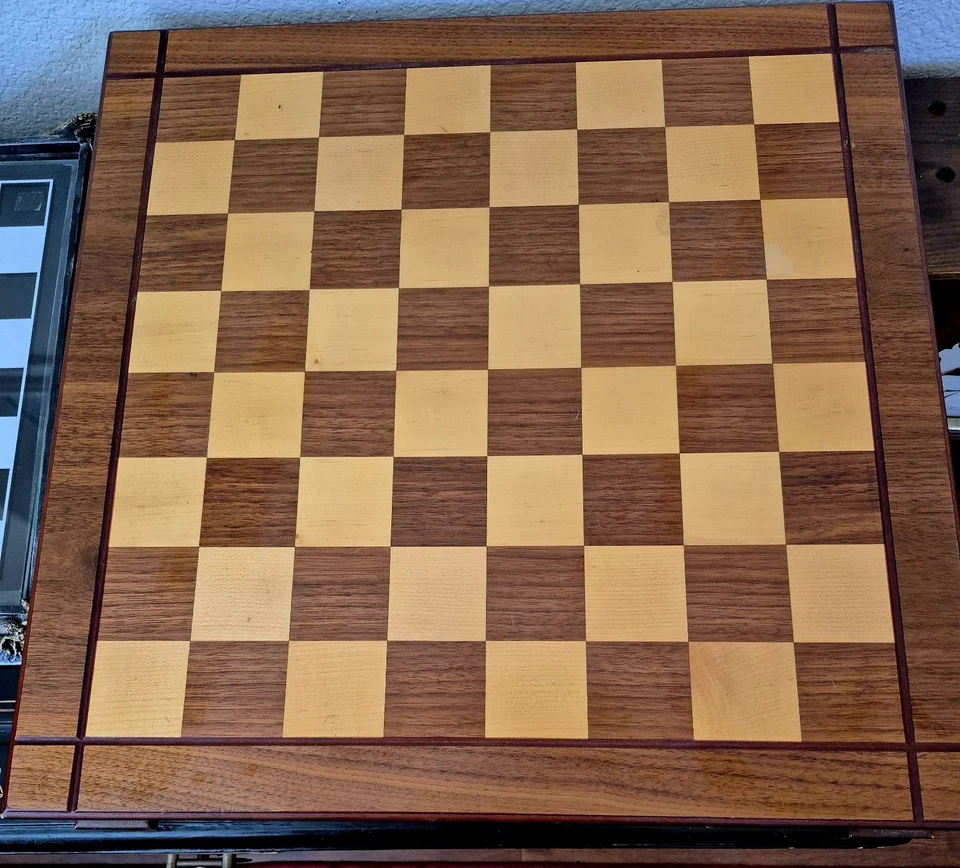 American Revolution War Chess Set 4.75" King 21" Walnut Wood Storage Board Rare! - Image 2 of 4