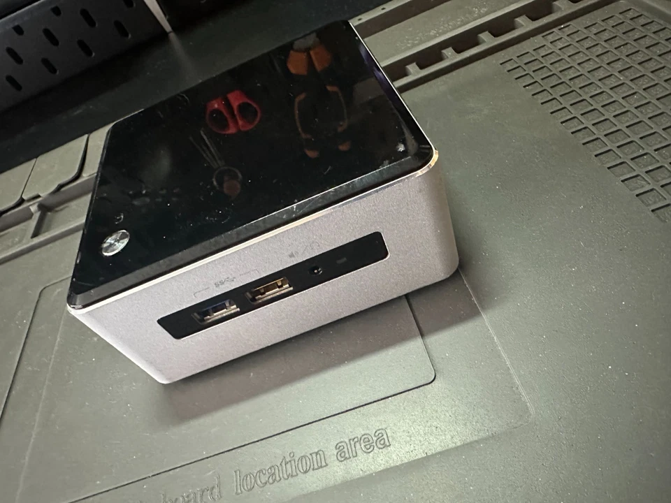 Intel NUC NUC6i3SYH Core i3-6100U 2.3GHz 8GB RAM, 128GB SSD & PSU , Win10 - Image 2 of 4