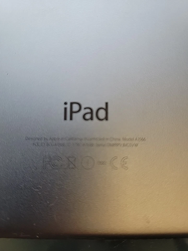 Apple iPad Air 2 WiFi ONLY Space Gray 64GB iOS 15.8.3 READ - Image 3 of 3