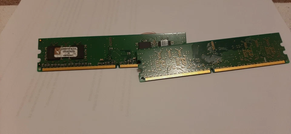 Kingston KVR400D2N3/256  DDR2-400  256MB  1,8V  PC2-3200  Vintage  RAM - Immagine 2 di 3