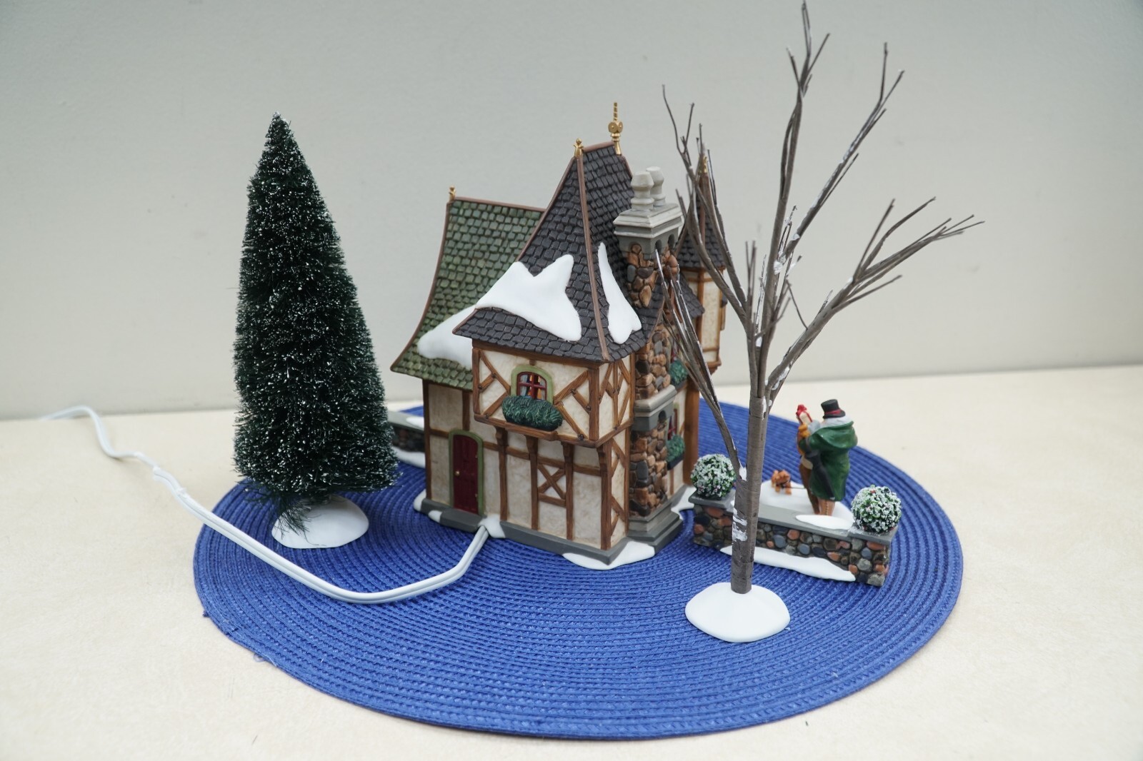 Dept 56 1 Royal Tree Court Animated Lighted Complete Christmas Set # 58506 - Picture 15 of 21