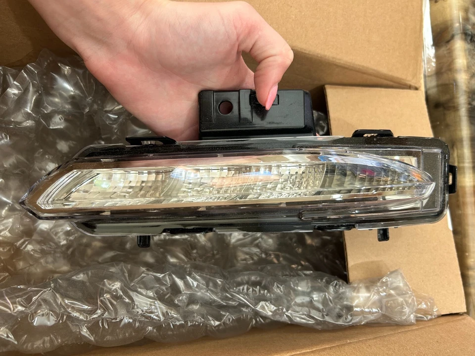 GM Buick Enclave Driver Side Parking and Turn Signal Lamp (20956919) Foto 2 de 3