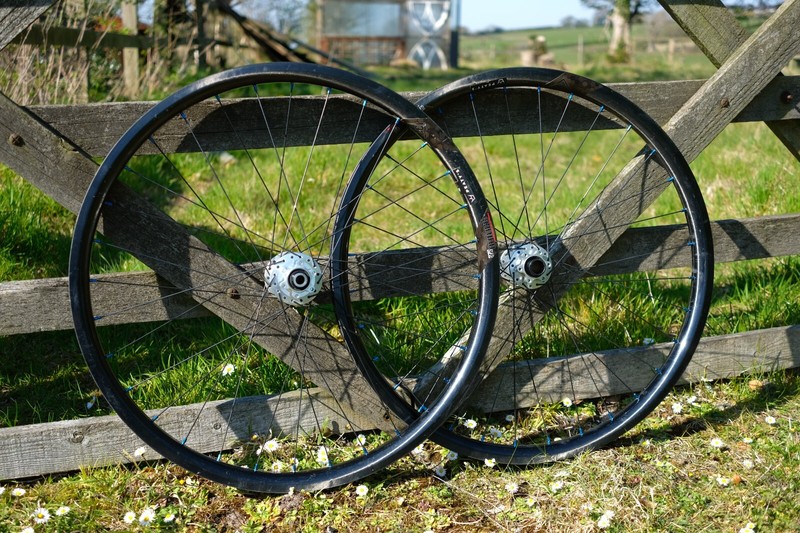 We Are One, Outlier carbon wheelset, Hope pro4 hubs, 27.5, 157x12/110x20