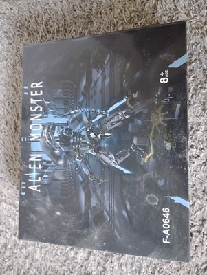 Alien  Xenomorph monster lego set minifigure