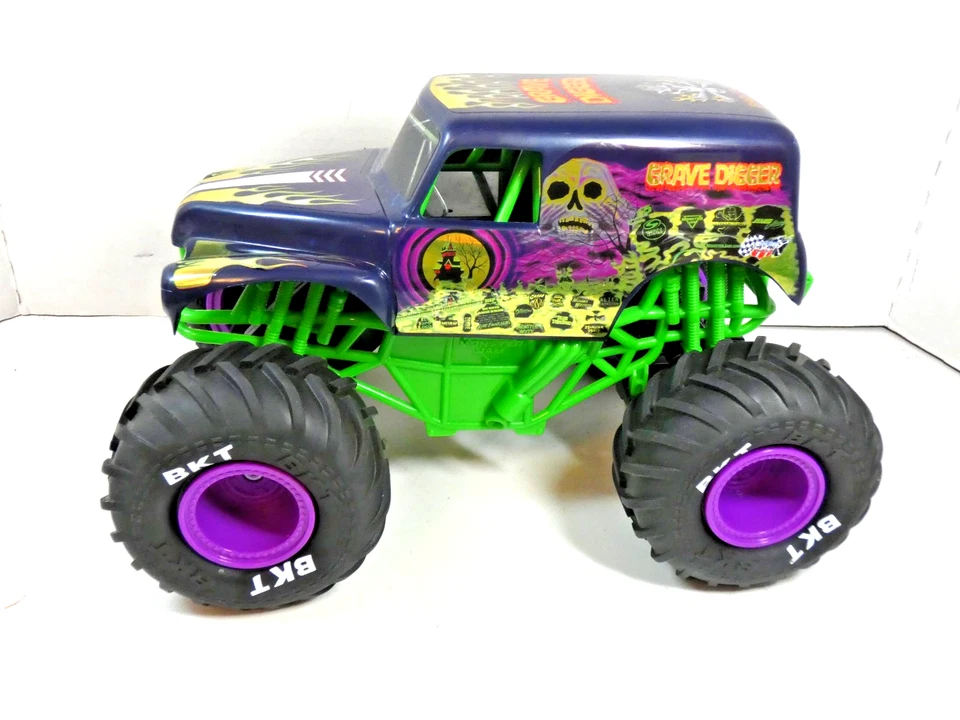 Radiocontrol Grave Digger Monster Jam Truck escala 1:16 RC SIN CONTROL REMOTO sin probar Foto 2 de 4