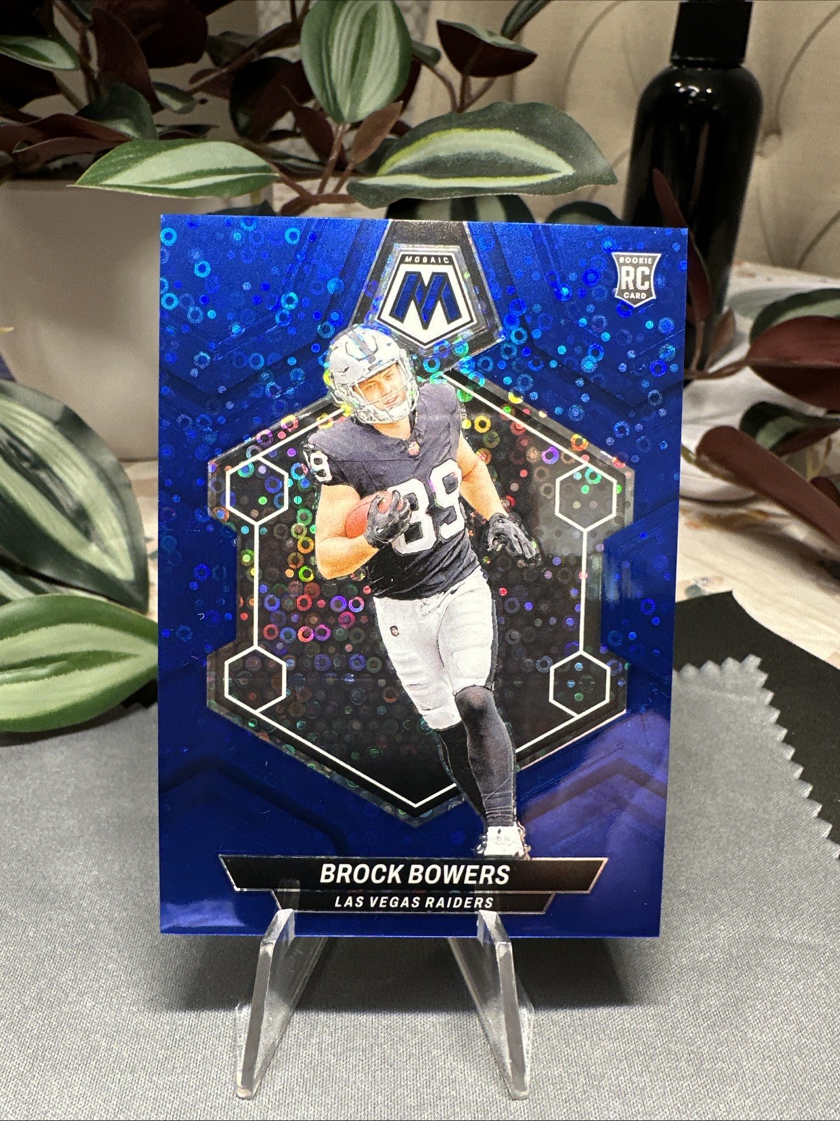2024 Panini Mosaic - Rookies Brock Bowers #313 No Huddle Blue Mosaic Prizm /75  