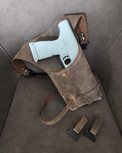 Scoundrel's Holster (RIGHT HAND DRAW) Multi-Blaster Compatible, Cosplay Props - Picture 8 of 12