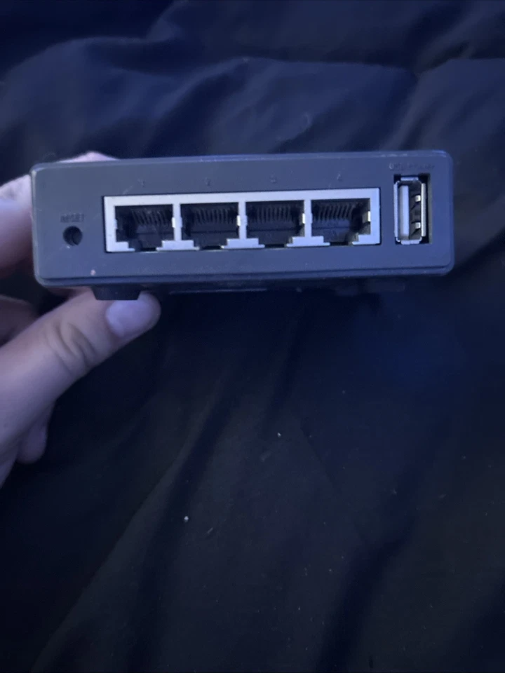 Servidor de impresión Linksys Psus4 para USB con interruptor de cuatro puertos sin unidad de fuente de alimentación Foto 3 de 4