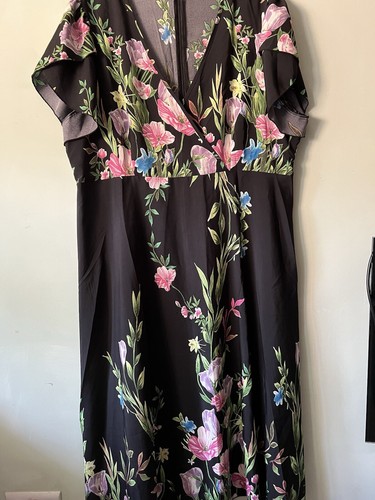 New Pretty Dress - Size 4XL