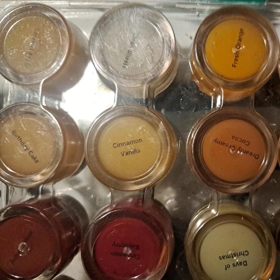 Juego de 25 velas navideñas vintage Gold Canyon cera fundida mini lata 2 OZ Foto 2 de 4