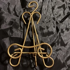 Wrought Iron Wire Gold Easel Plate Or Picture Frame Art Display Stand 8.5” ￼Tall