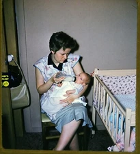 Stereo Realist Slide - Mom feeding newborn baby - 50s Kodachrome