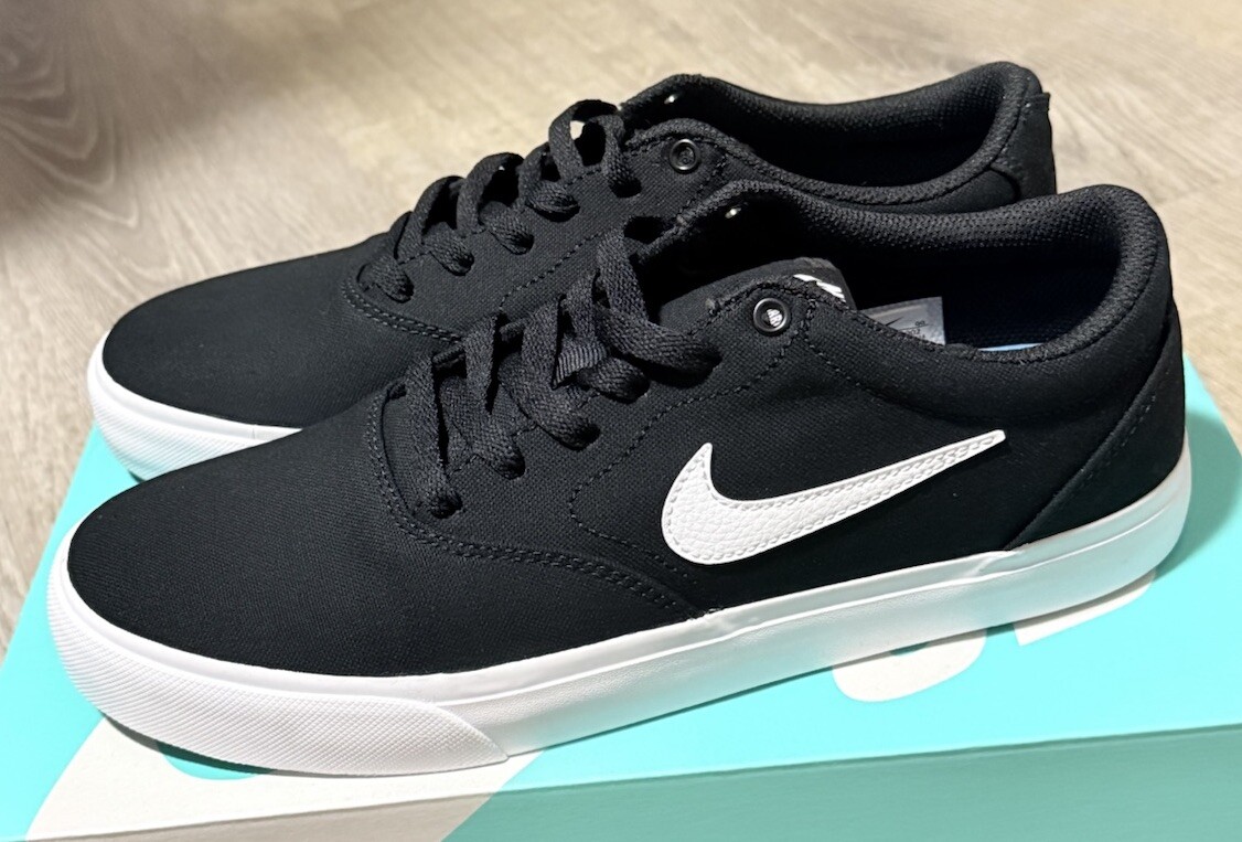 Nike Sb Charge Canvas Skate Shoe NEW Nike SB Charge Canvas Triple