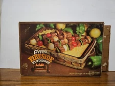 PYREX FIRESIDE IN A BASKET #2330-F 3QT UTILITY DISH/WOVEN BASKET ORIGINAL BOX