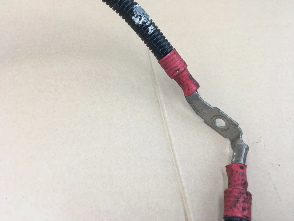 Cable de batería positivo de arranque del alternador BMW E60 535i 2008-2010 OEM. Foto 3 de 4