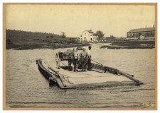 France, Paysans et leur charrette à mule sur un traversier, Tirage vintage, ca.1