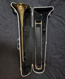Holton Collegiate Bb Tenor Trombone Small Bore 6.5in Brass Lacquer Case