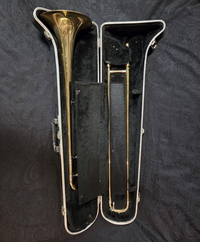 Holton Collegiate Bb Tenor Trombone Small Bore 6.5in Brass Lacquer Case