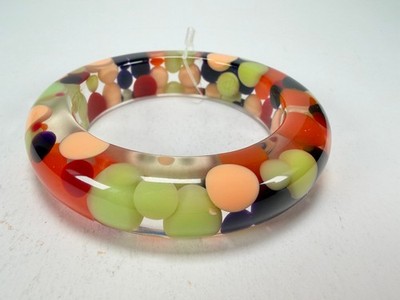 Jackie Brazil Armreif ''Shinny Spotted'' Party Mix Punkte massiv rund Resin 1,7 cm