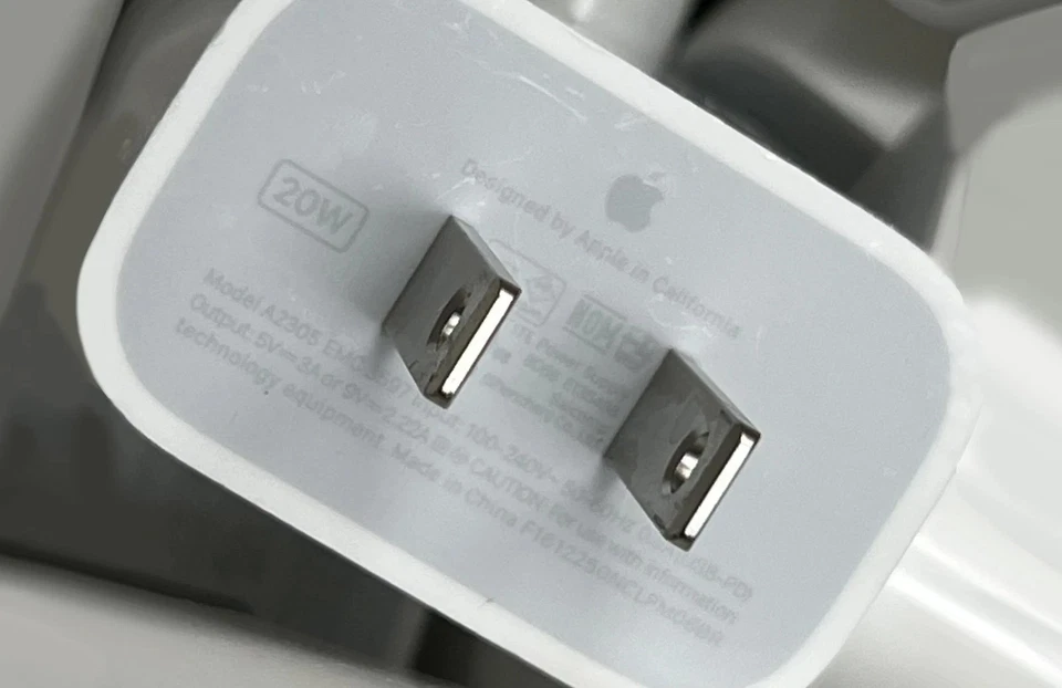 Lote de 100 Cargador de Pared Adaptador de Corriente USB-C Original Apple 20W A2305 Blanco Foto 2 de 4