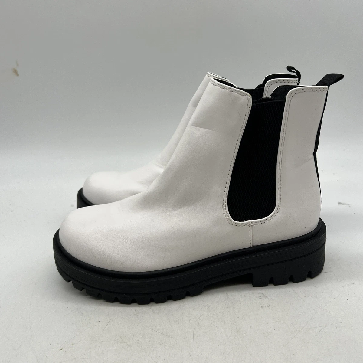 Unr8ed Women s White Slip On Boots Size 6M eBay