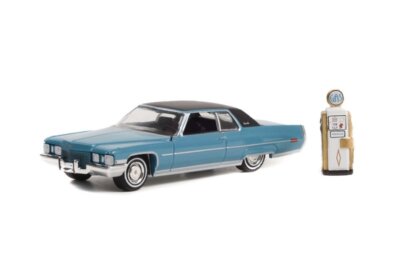 1972 CADILLAC COUPE DEVILLE W/ VINTAGE GAS PUMP 1/64 scale DIECAST CAR 