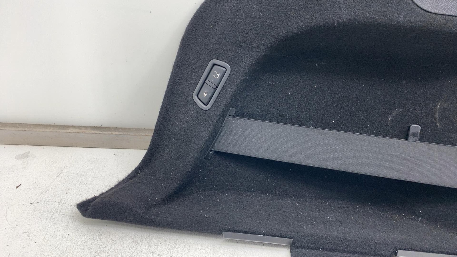 ⭕ 17-20 Maserati Levante Rear Left Trunk Quarter Trim Cover Panel LH 06700983840