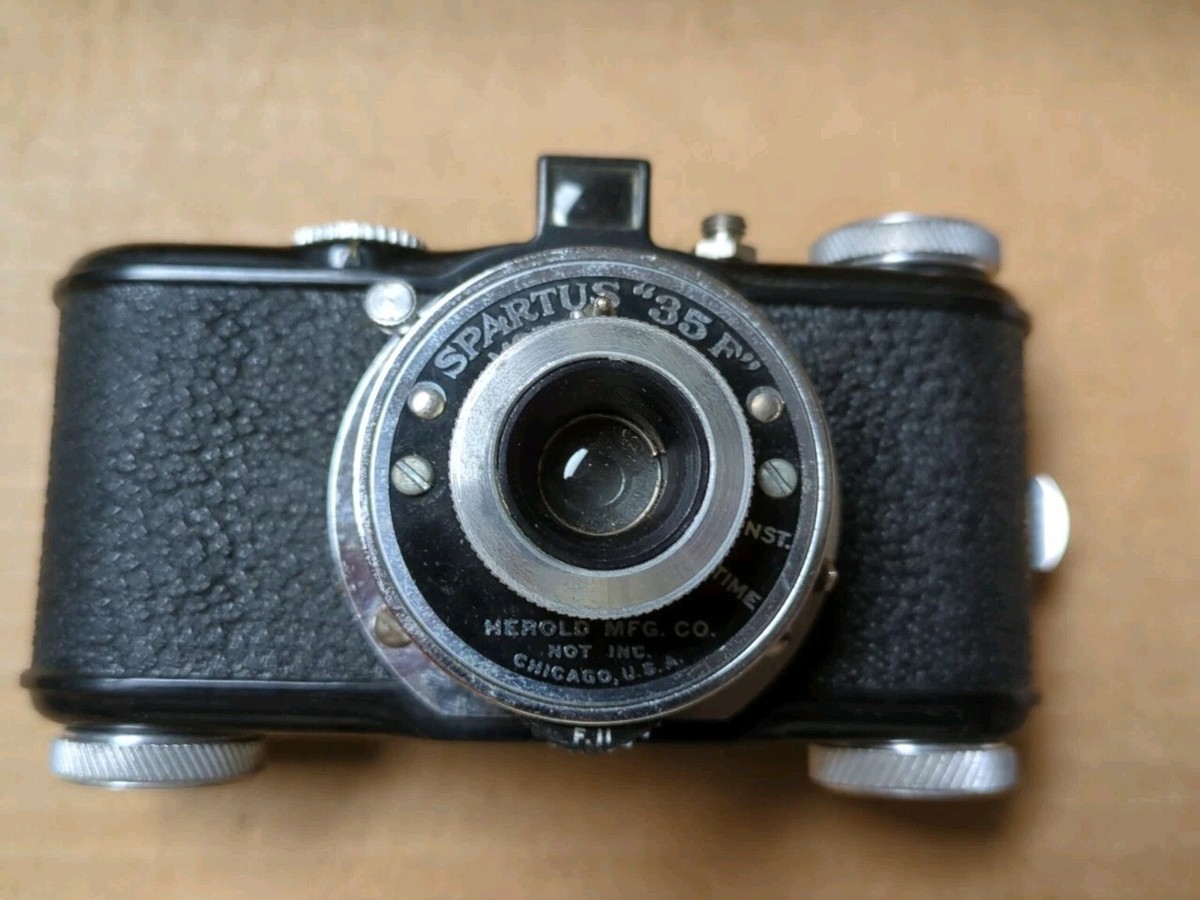 Vintage Spartus 35F Model 400 35mm Film Camera With Original