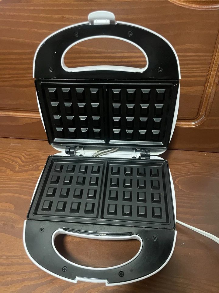 Brentwood Appliances Waffle Maker Dual White Nonstick 750 Watt Stainless Steel - Image 2 of 2