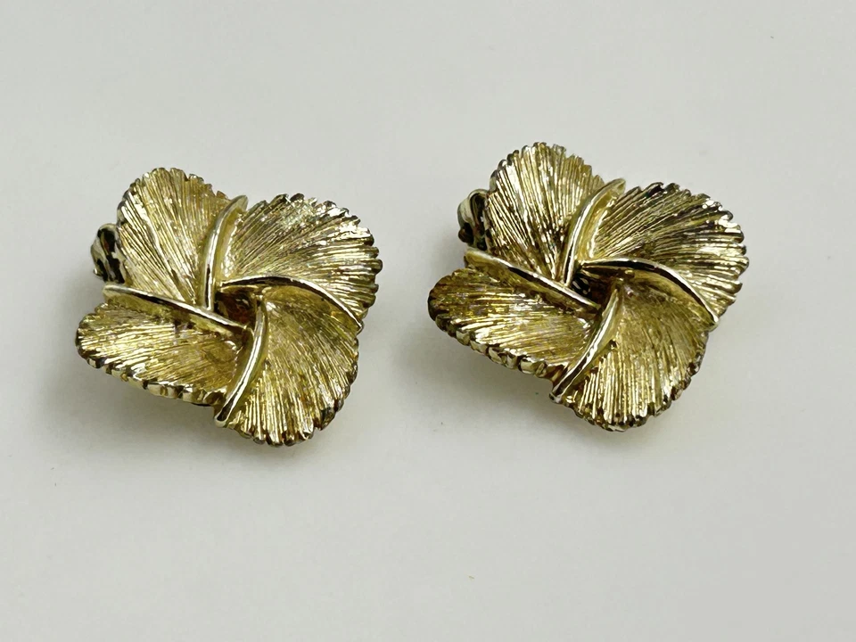 Pendientes Lisner Vintage Clip On Floral Tono Dorado 1 Pulgada Declaración Foto 2 de 4